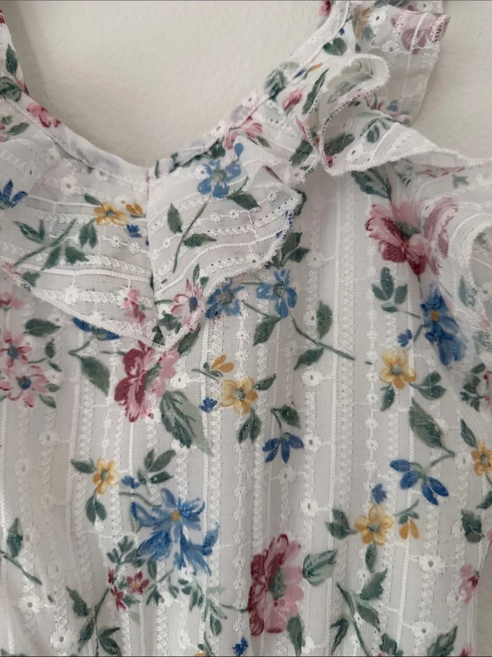 Truly Me by Sara Sara White Eyelet Romper Jumpsuit Floral Pattern Girls sz 10